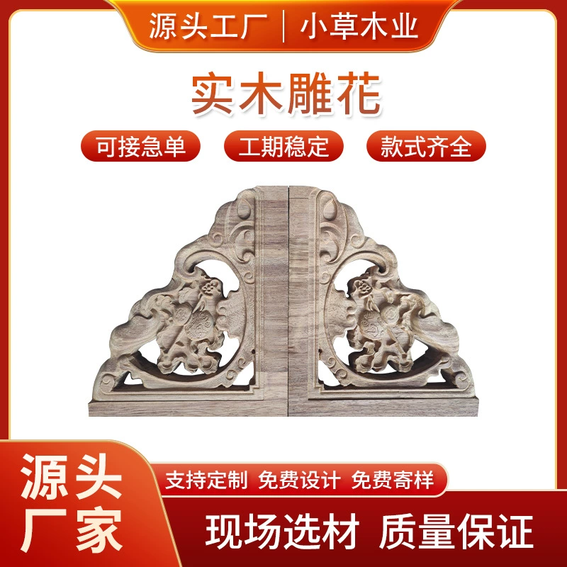 Древнее здание из массива дерева резные старинные выдолбленные двери и окна стигмы