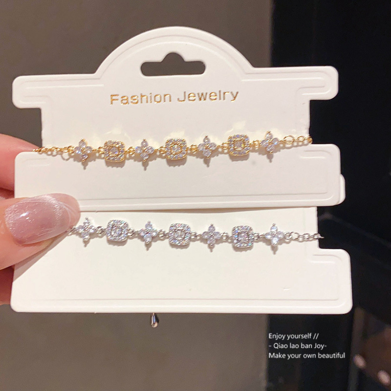 18K Real Gold Electroplated Flower Bracelet Accessible Luxury High-End Bracelet Retro Fashion Elegant Versatile Hand Jewelry Wholesale Women 18K Real Gold Electroplated Flower Bracelet Accessible Luxury High-End Bracelet Retro Fashion Elegant Versatile Hand Jewelry Wholesale Women
