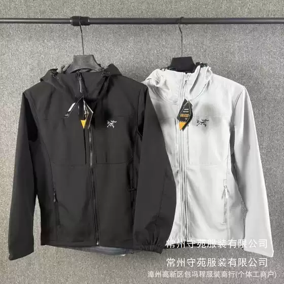 Off-Season Soft Shell Jacket Lightweight Fleece Hiking Jacket Waterproof Windproof Outdoor Casual Coat for Men and Women Wholesale