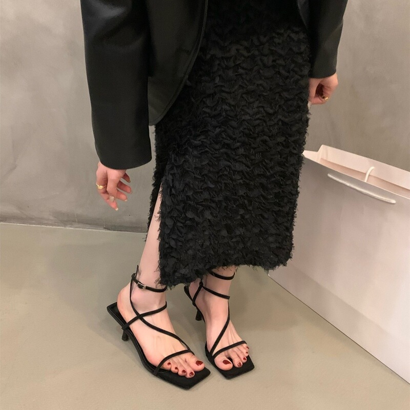 Niche French silver Elegant High Heeled Sandals Fairy Shoes 2025 New Summer Black Strap Roman Shoes