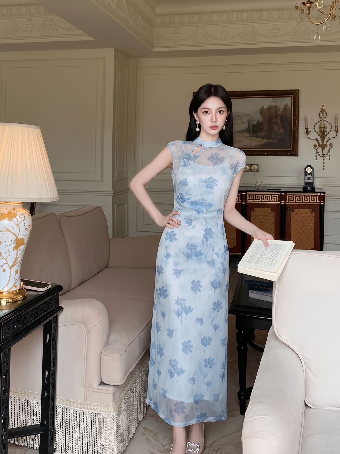 Đầm maxi nữ thắt eo phong cách tân cổ điển, chất liệu nhung tăm, thiết kế cổ yếm kết hợp ren, tay lỡ, dáng suông nhẹ, phù hợp mùa xuân hè — xanh lam