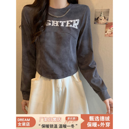 Plus-size tops for spring and autumn: fitted long-sleeve base shirts with a regular shoulder design, offering a cozy, thoughtfully crafted look that stands out as niche.