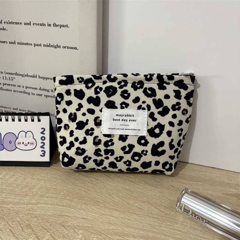 60g Weight Canvas Lining Material Zipper Closure Type / Strap Type Cosmetic Bag Bags Type Daily, Street, Shopping Occasion Corduroy Material Leopard Pattern All Seasons Season Women's Gender Elegant, Streetwear Style Square Shape Small Size Elegant Streetwear Leopard Corduroy Square Makeup Bags 6