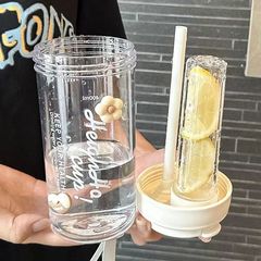ストローカップ学生の花のコップのコップの女子学生はコップの携帯用ストローのプラスチックのコップの大容量の夏のコップに従います。