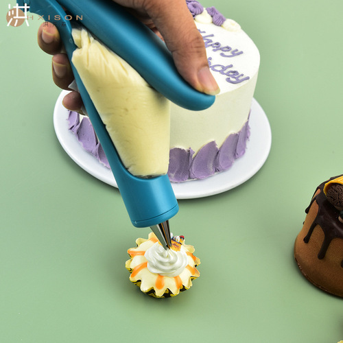 New squeeze cream decorating gun set decorating assistant with decorating nozzle cream bag baking tool decorating pen