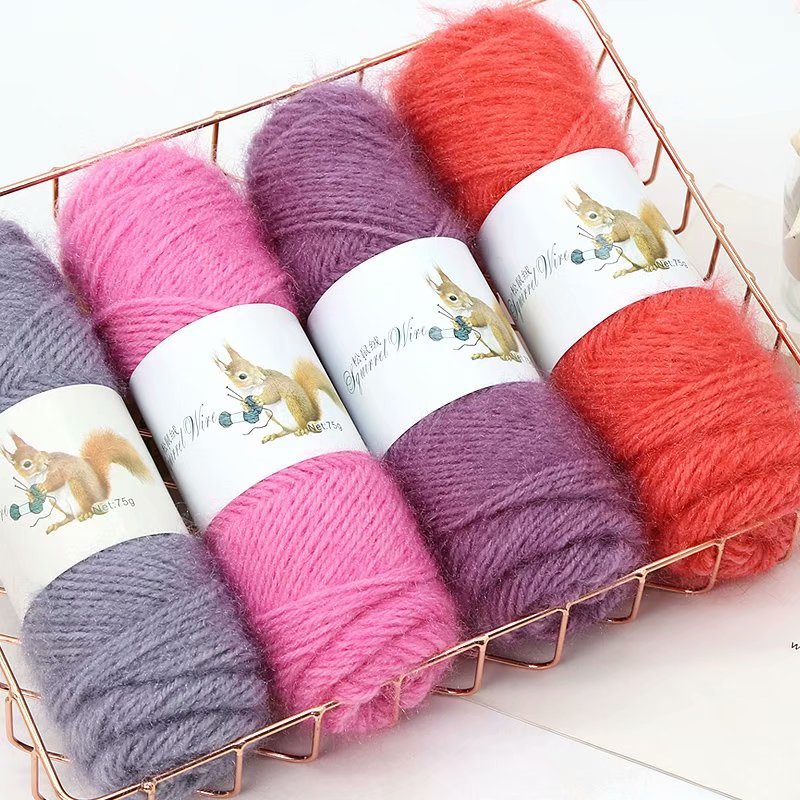 现货供应毛线松鼠绒毛线团亮丝线机织手编中粗马海毛帽子厂家批发