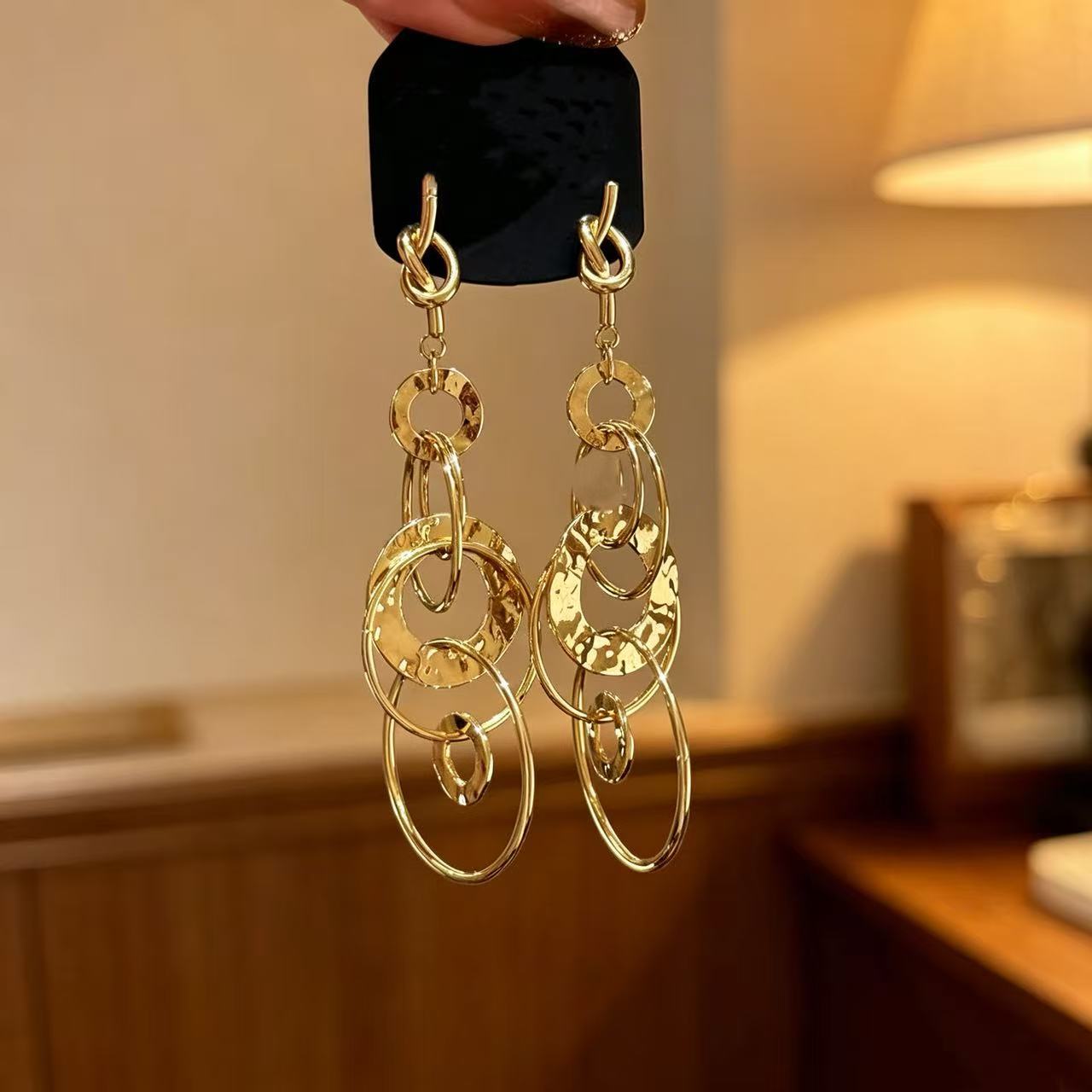 Retro golden elegant fashionable sophisticated earrings