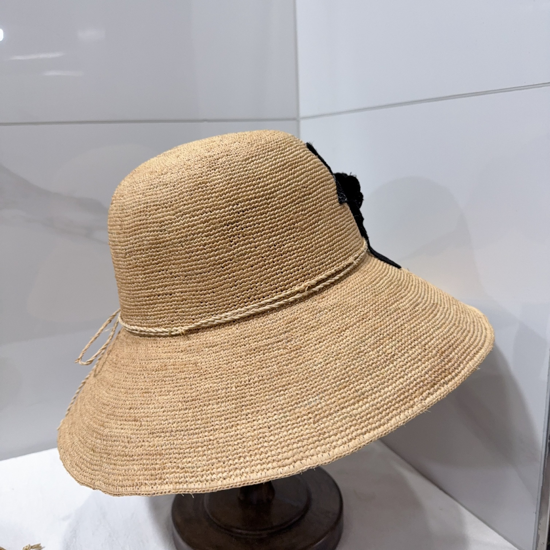 Dames strohoed van raffia in elegante hepburn stijl zomer_voghion.com