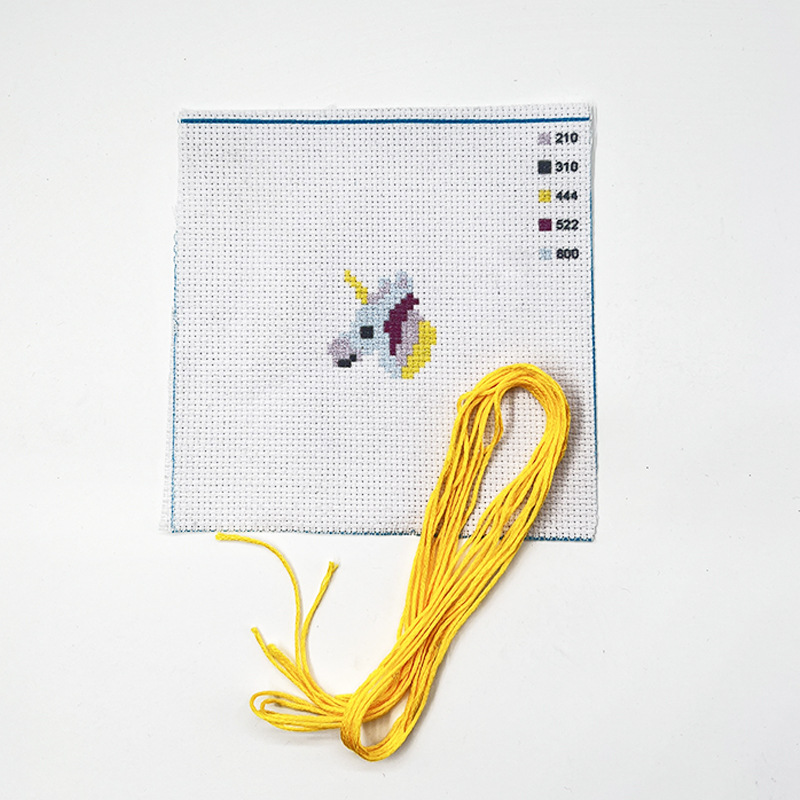 Nuevo bordado DIY traje hecho a mano básico de punto de cruz transfronteriza Inglés paquete de material de dibujos animados de animales de vacaciones colgando pintura