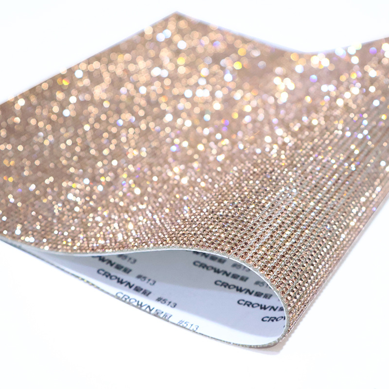 Los fabricantes venden al por mayor agua de vidrio, pegatinas de diamantes, adhesivos, taladros en caliente, piezas de diamantes decorativas para automóviles autoadhesivas, accesorios de joyería de bricolaje, taladros