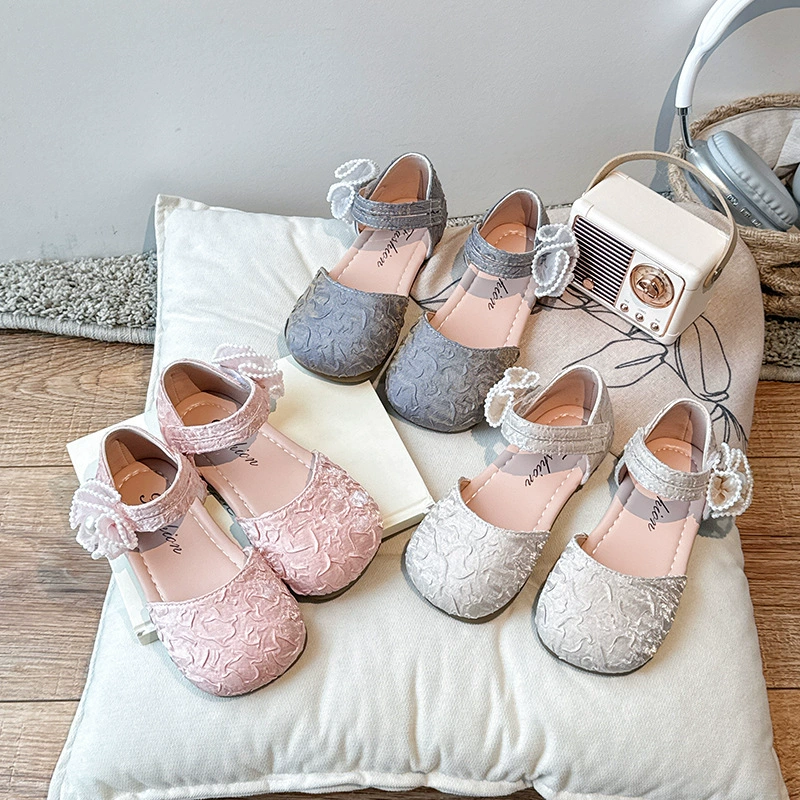 Кроссовки для девочек 2025 весна и лето Баотоу сандалии модные жемчужные цветы хрустальные детские девушки шоу танцевальные туфли