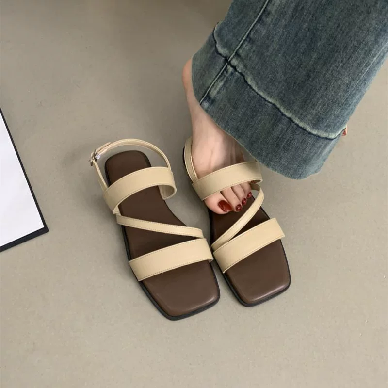 Сандалии с открытым носком для женщин, летняя одежда 2025 года, новая корейская версия ретро-стиля «сказка», мягкие туфли на плоской подошве в римском стиле.
