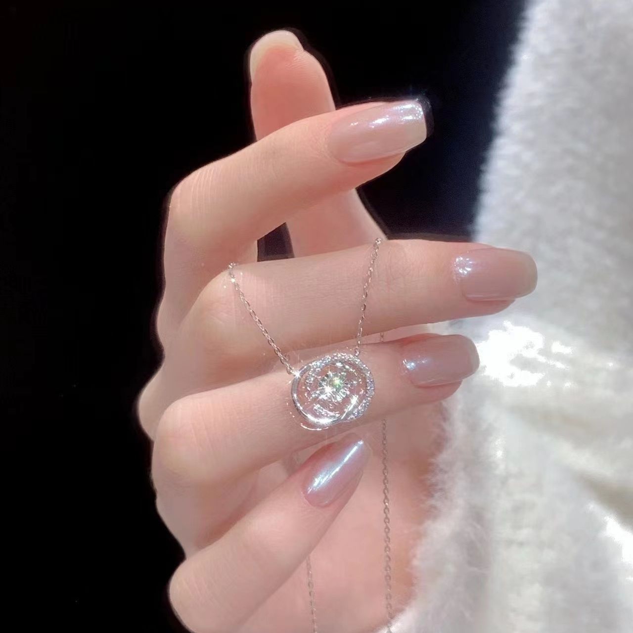 Star Moon Collar Mujer Luz Lujo Verano Diseño Sentido Estrella Estrella Luna Colgante Titanio Acero Dulce Sueño Piedra vidriada Cadena de clavícula