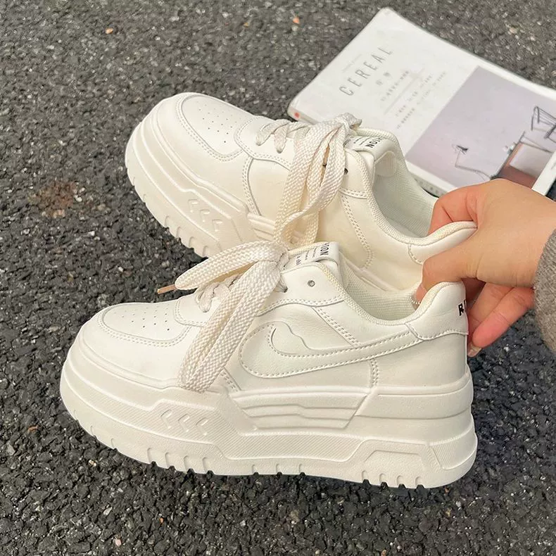 Интернет-красная спортивная маленькая белая обувь женская 2025 новая летняя дикая одиночная обувь повседневная дикая обувь