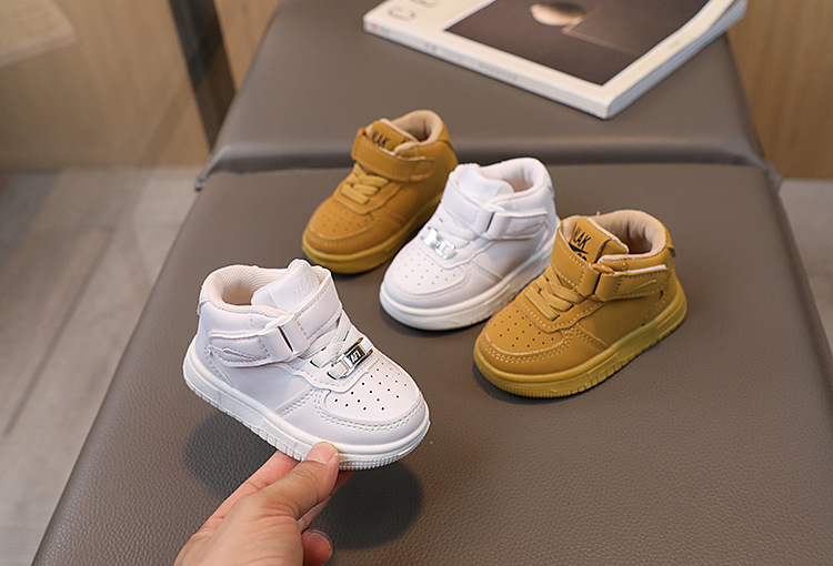 Vår och höst Nya sporter Pojkar High Top Board Girls Little White Korean Version Mode Basketskor för barn_voghion.com