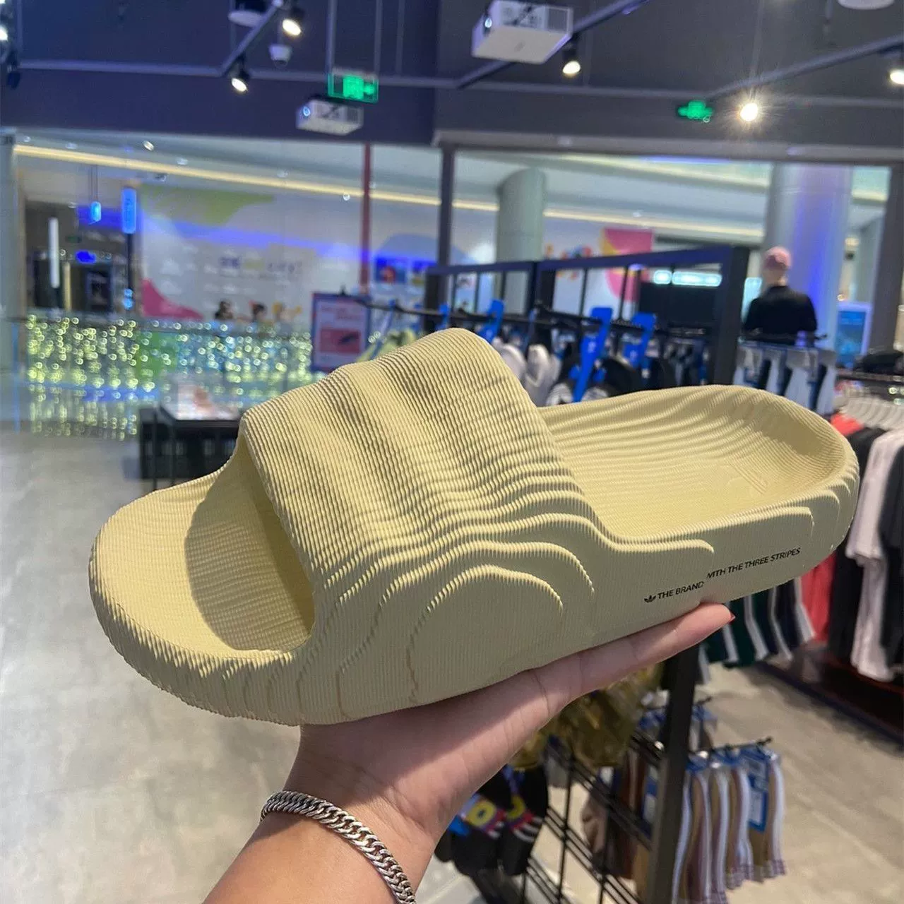 Женские летние модные парные тапочки на толстой подошве, мужские домашние тапочки на плоской подошве с ощущением ходьбы по облакам, кокос с тисненым логотипом.