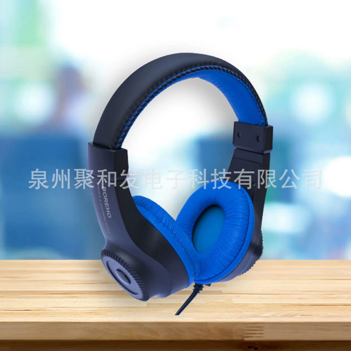 Compatible electronic musical instruments, synthesizer, guitar, headphones, 3