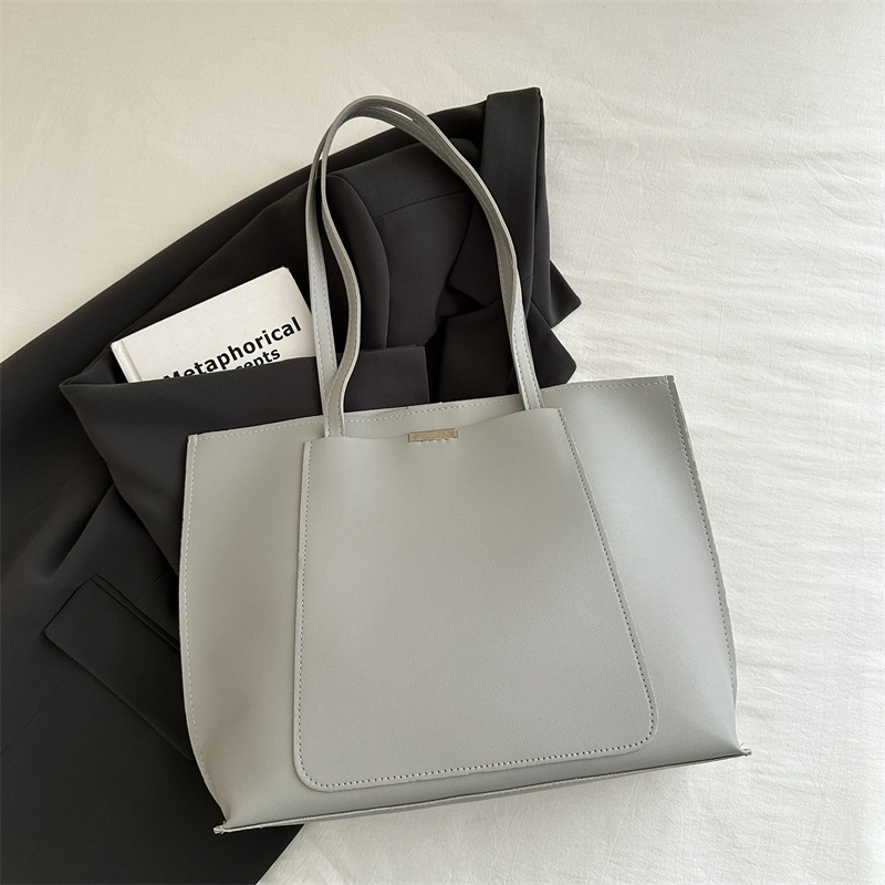 2024 otoño y invierno alta sensación de bolso de transporte de gran capacidad popular este año bolso de hombro de nicho retro bolso de tote