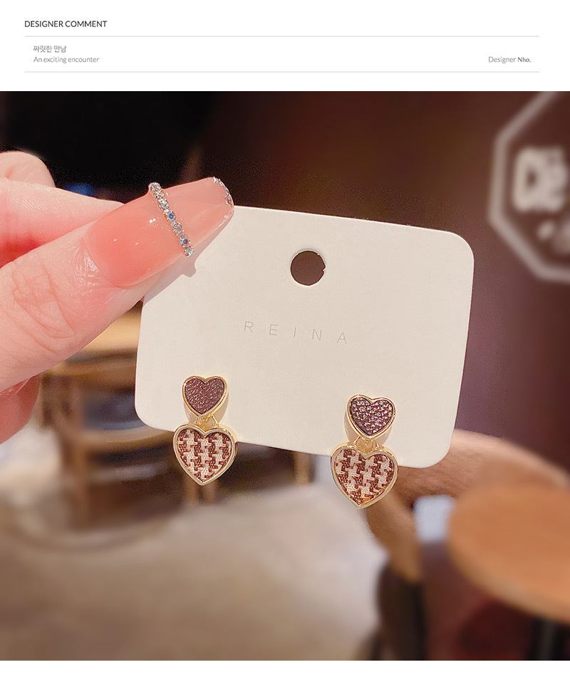 Korean Simple Lattice Heart-shaped Autumn And Winter Alloy Earrings Wholesale display picture 5