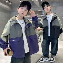 儿童装男童春装外套2025新款中大童冲锋衣男孩春秋款连帽帅气衣服