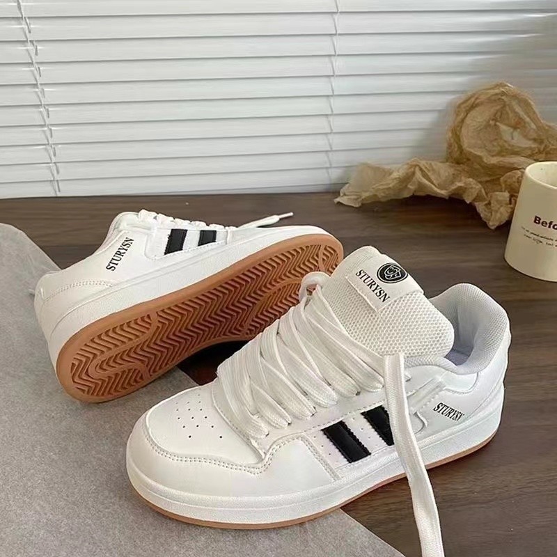 2026 primavera y otoño nuevos zapatos blancos casuales de estudiantes coreanos de moda universal diseño de dopamina zapatos de pan mujer