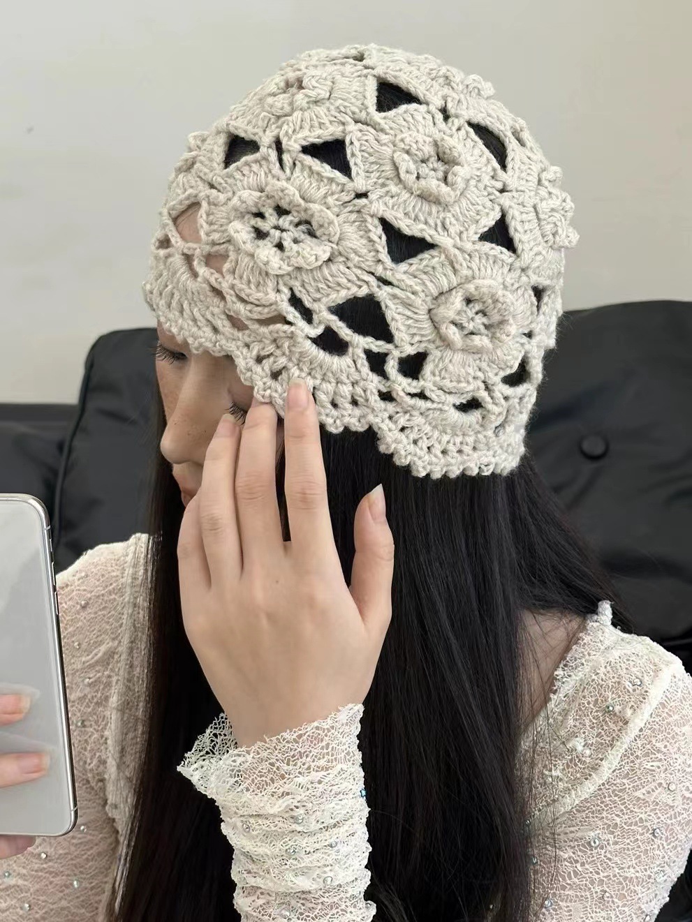 Women's Simple Style Solid Color Eaveless Wool Cap display picture 6