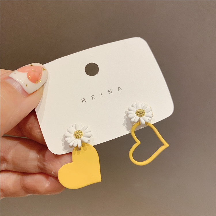 Alloy Material Heart Pattern Simple Style Heart Plating Alloy No Inlaid Drop Earrings