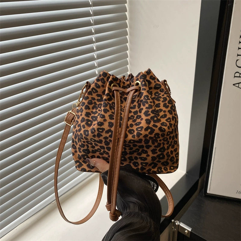 Small design shoulder bag, universal handheld one-shoulder bag