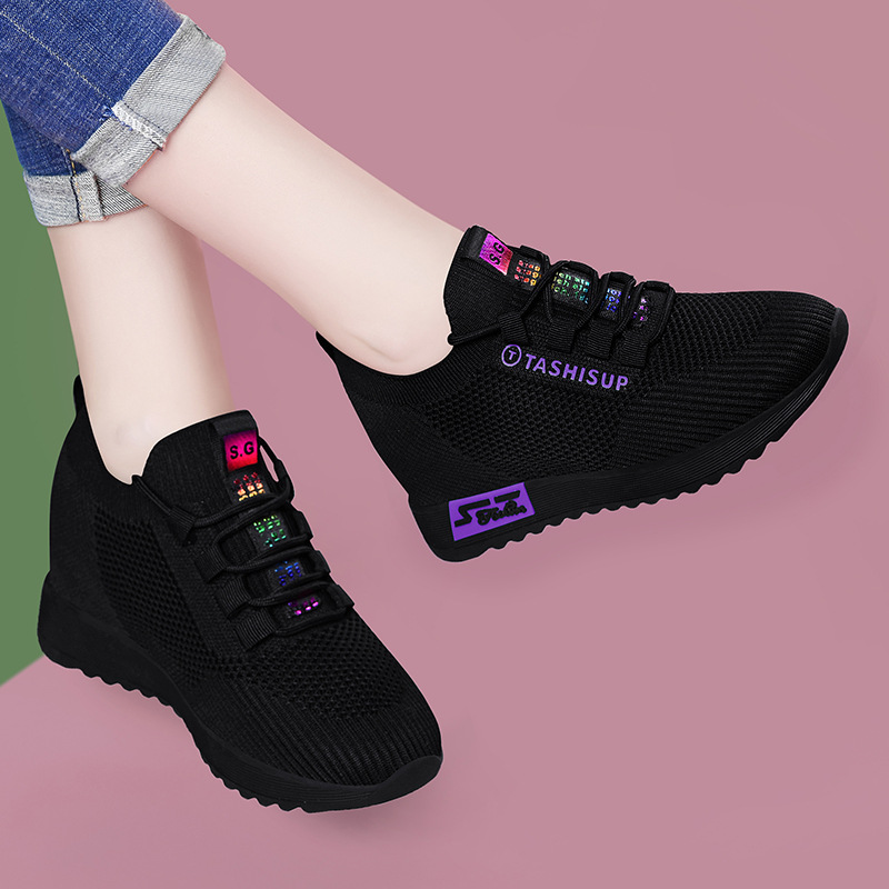 Black sneakers for leisure with hidden heel