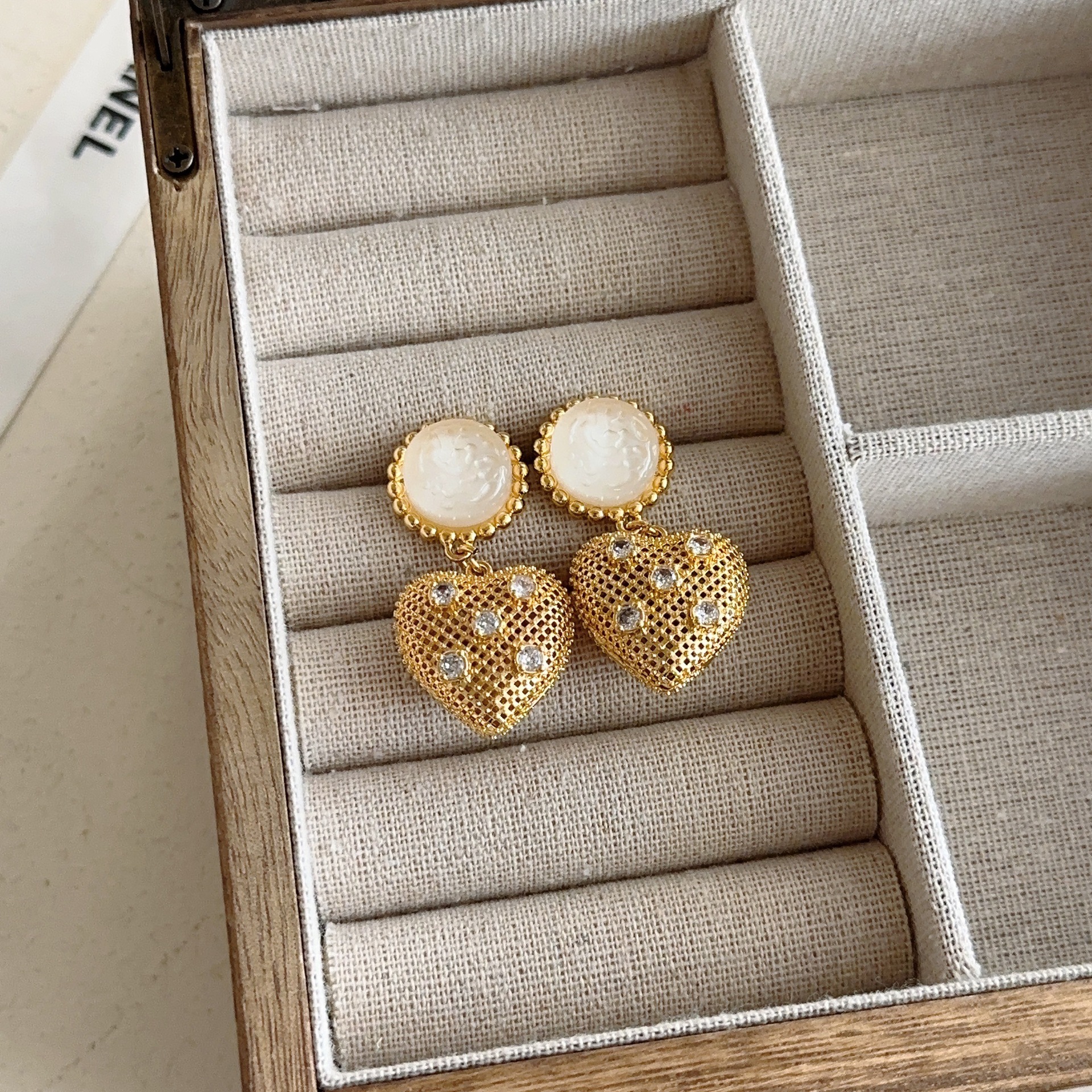 Oro tejido corazón ZIRCON colgante pendientes cóncavo-convexo textura elegante pendientes corte francés estilo retro alto sentido