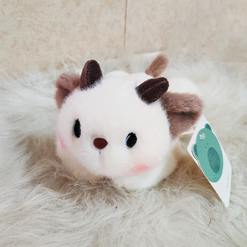 Linda mesa de puff de leche con adornos de muñecas, juguetes de peluche con muñecas, pequeños perros de leche, gatos de leche, regalos de cumpleaños para niños