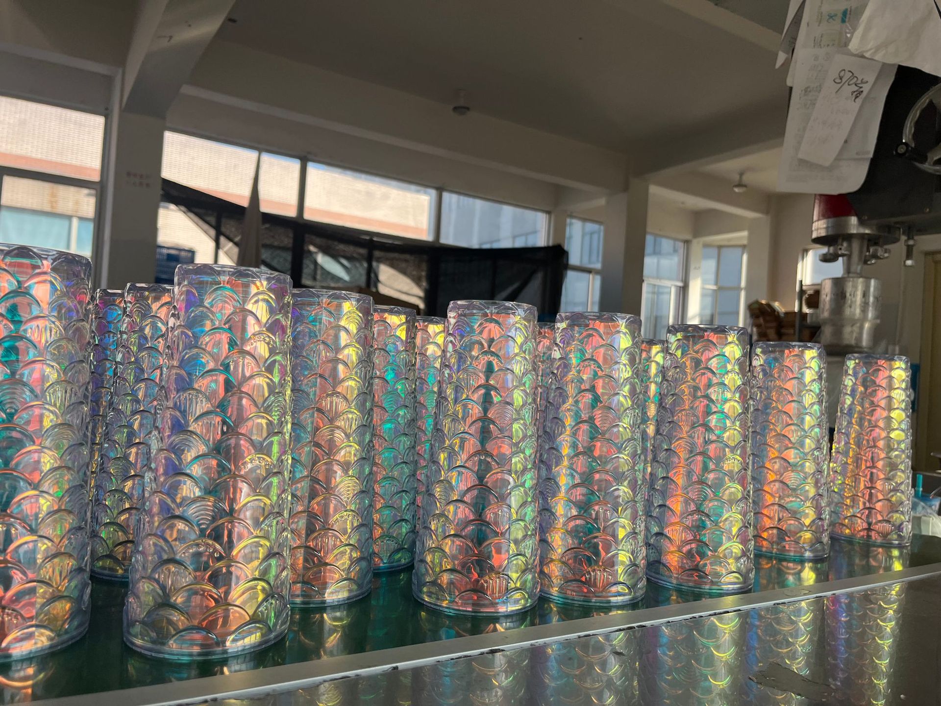 跨境榴莲杯幻彩渐变塑料鱼鳞杯大容量毛毛虫杯双层塑吸管杯