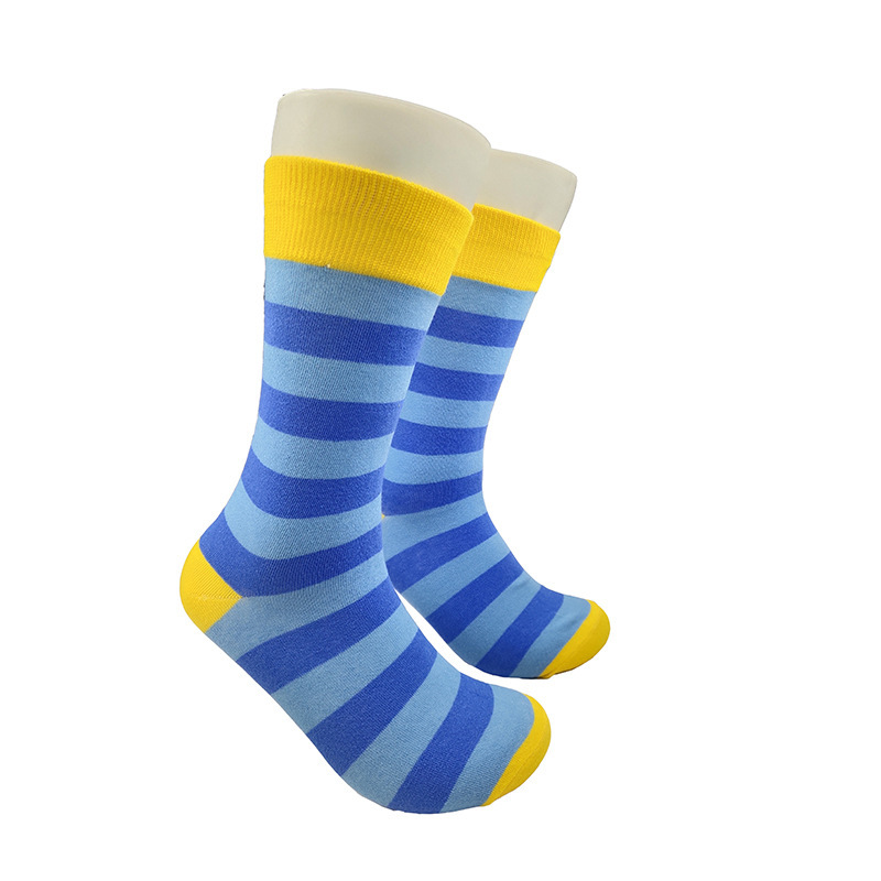 Calcetines de moda de dibujos animados de suministro de punto transfronterizo su Yu esponja bebé película hombres y mujeres calcetines de media pantorrilla