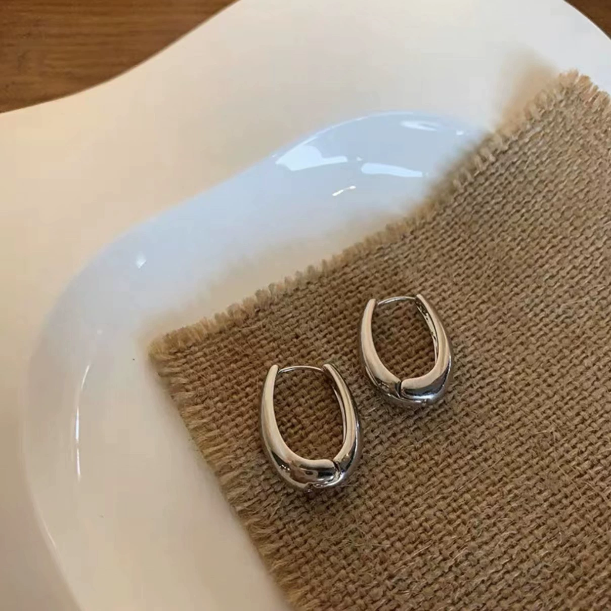 Retro glossy metal fashionable brand earrings, light luxury style, simple and elegant design, internet celebrity