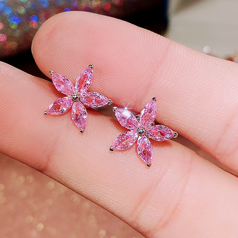 Korean Color Star Flowers Five-pointed Star Ladies Copper Earrings display picture 6