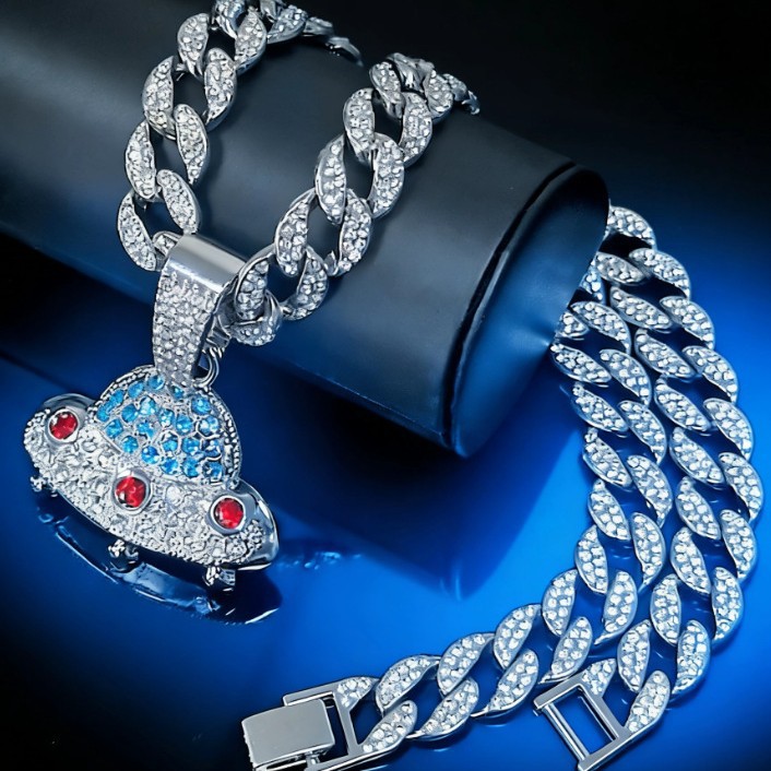 Colgante plateado con cadena cubana (18 pulgadas)
