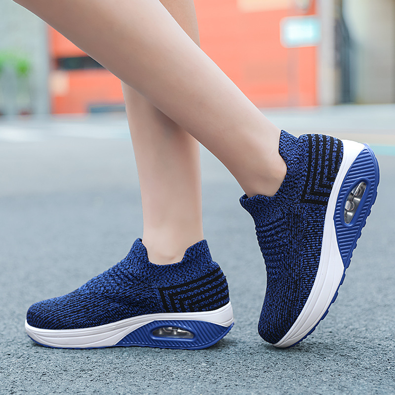 Zapatos de mujer 2021 primavera nuevos zapatos casuales transfronterizos zapatos de mamá ligeros transpirables zapatillas de deporte con cojín de aire para mujer