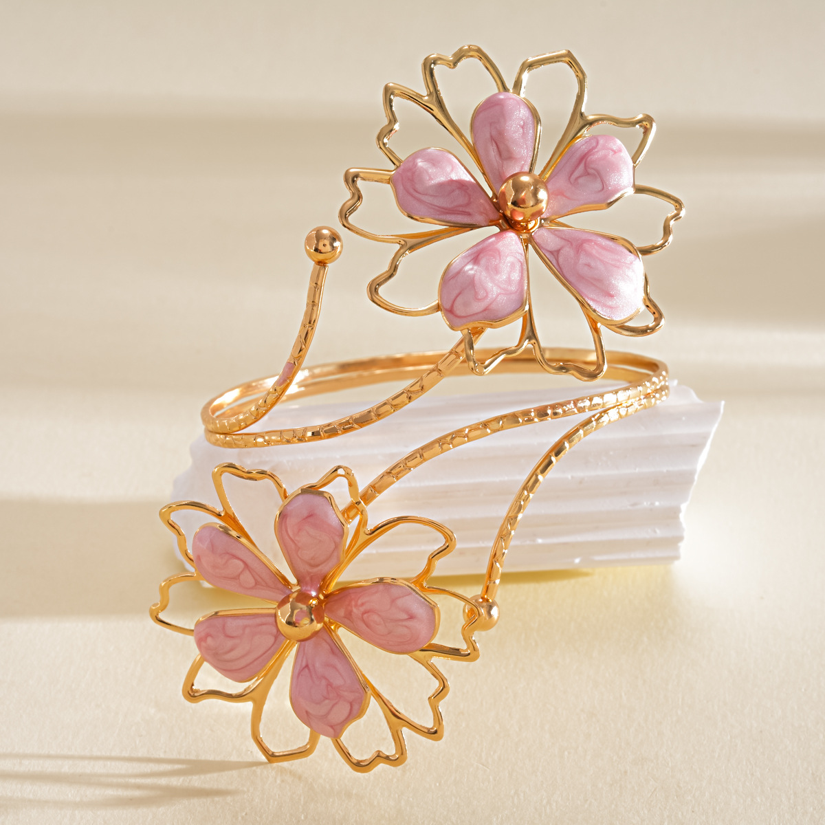 Europa y los Estados Unidos metal goteo flor doble brazalete personalidad pulsera exagerada moda simple joyas de alta calidad mujeres