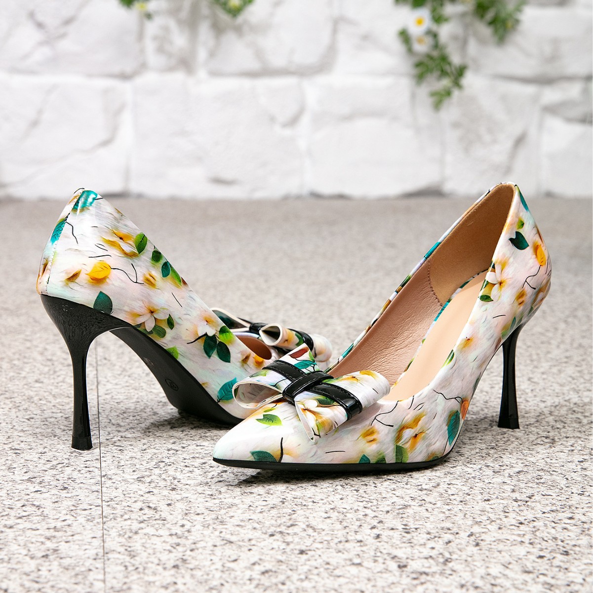 Fashionable Women's Shoes With Printed Bow Accessories, High Heels, Pointed Toe Stilettos, Perfect For Vacations_voghion.com