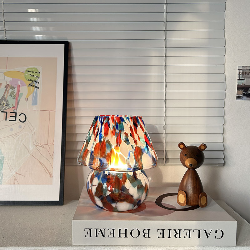 Lámpara de hongo en forma de flor creativa transfronteriza Lámpara de noche simple de estilo crema Lámpara de mesa de decoración de ambiente de niña linda in