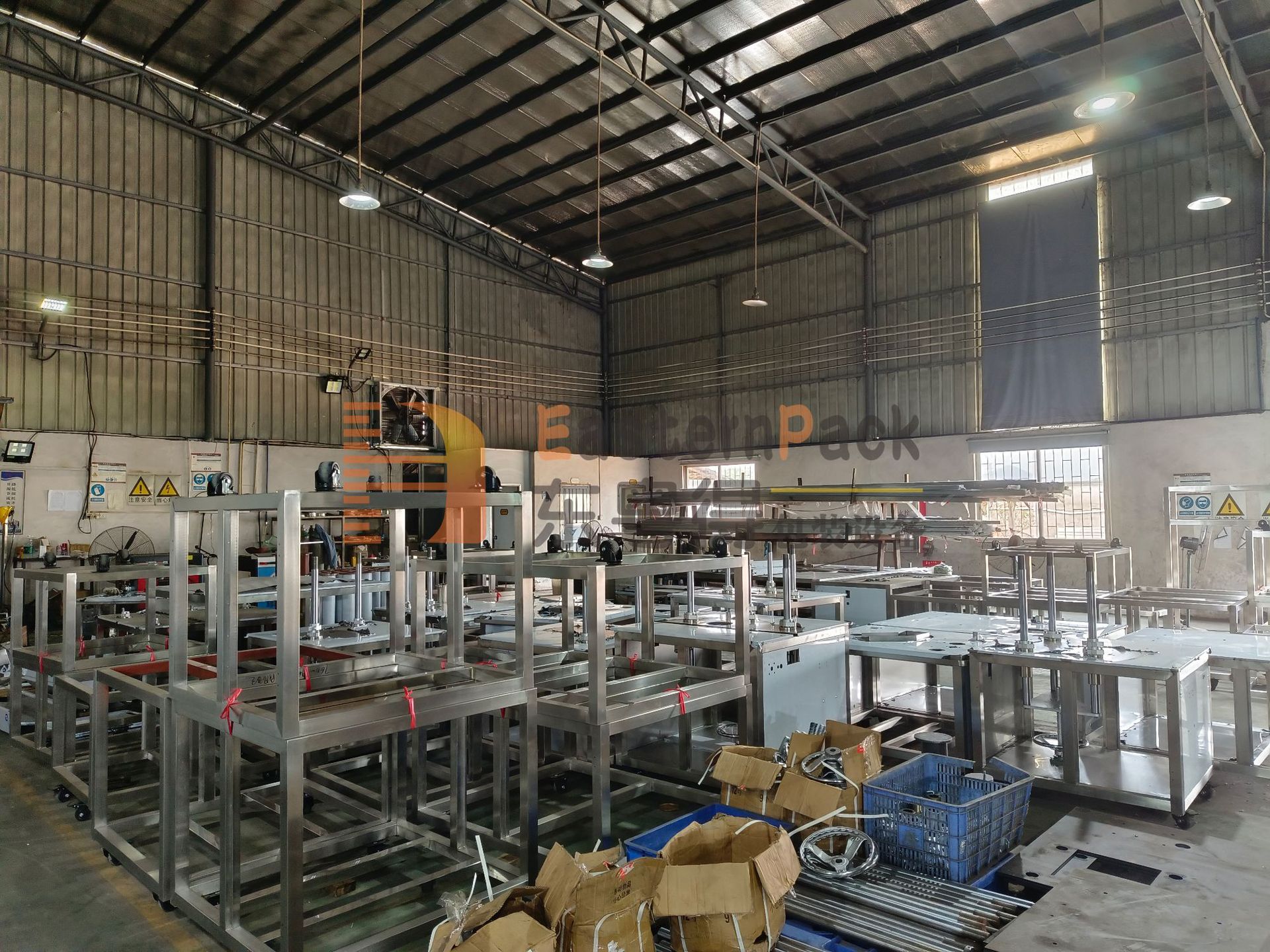 东粤得灌装线车间2