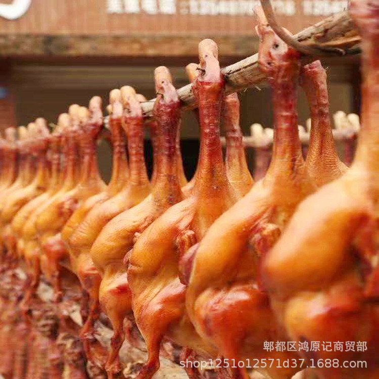 2025年2.2斤跑江湖地摊板鸭 烟熏板鸭九尺板鸭卤板鸭麻辣五香现货