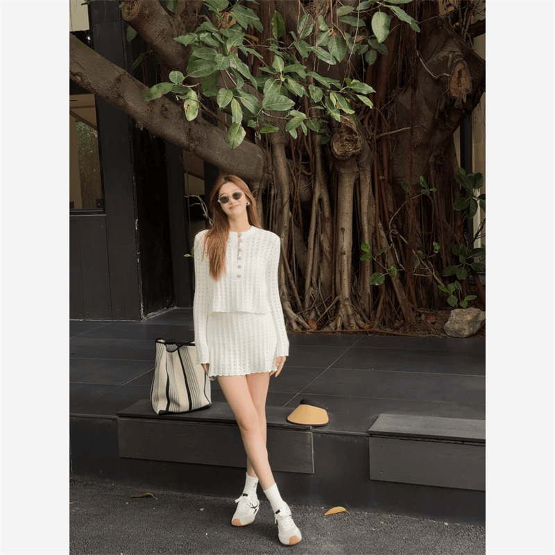Xiaoxiangfeng スタイルスーツ女性の夏の白中空トップ ootd 着用新しいスタイルのスカートの完全なセット|undefined