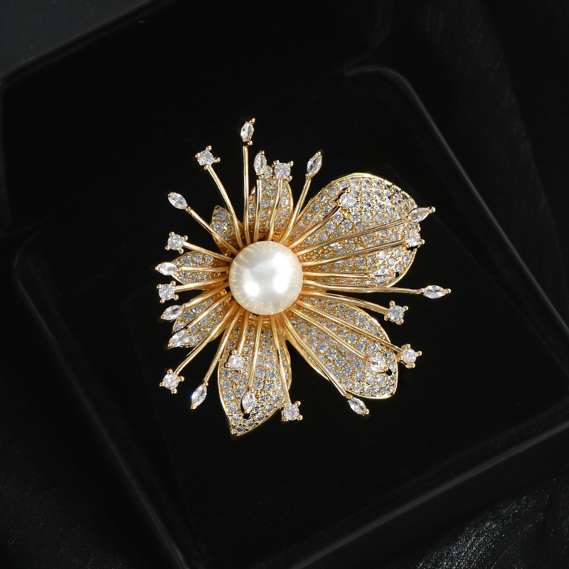 Perla Zircon flor broche de moda lujo ligero alto sentido de pin nicho sentido de diseño universal trajes accesorios al por mayor