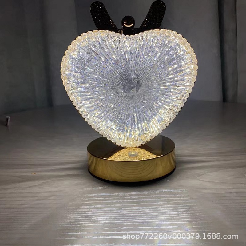 하트 모양의 테이블 램프