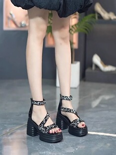 �W���������¿��Ը���Ƭ��ЬС���ٴ��@�ݷ�ˮ̨����_�R�߸�ЬŮ