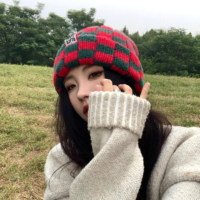 韓国風のファッショナブルで多用途な女性用ニット帽、秋冬の市松模様の大きな頭囲のウールの帽子、日本のレトロなカジュアルカップルの帽子|undefined