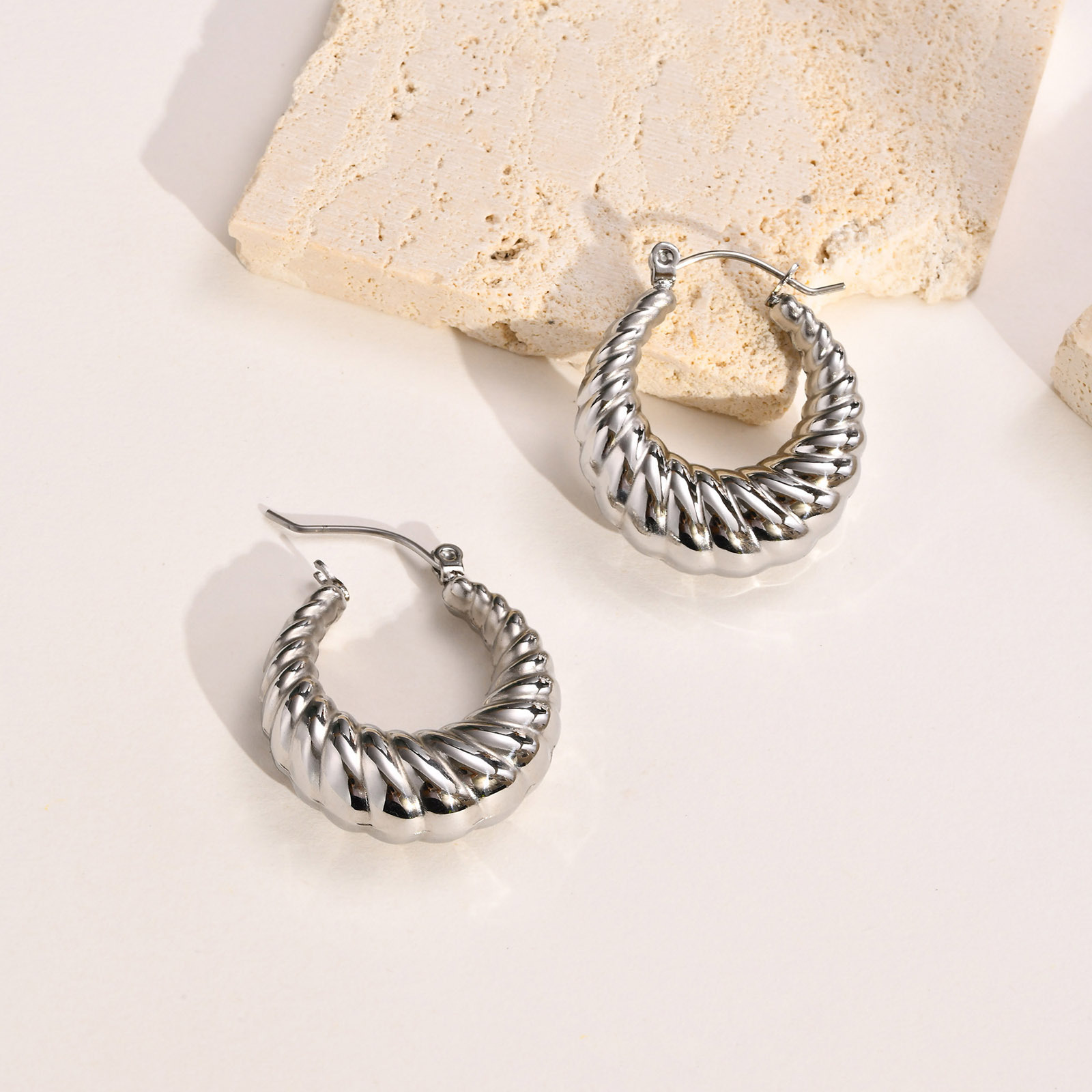 Moda Forma De U Acero Inoxidable Aretes Pendientes De Acero Inoxidable display picture 3