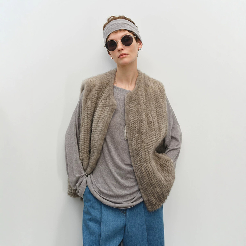 2026 Fall/Winter New Vintage Old Money Style Imported Velvet Mink Double-Sided Woven Round Neck Fur Vest for Young Women 2026 Fall/Winter New Vintage Old Money Style Imported Velvet Mink Double-Sided Woven Round Neck Fur Vest for Young Women