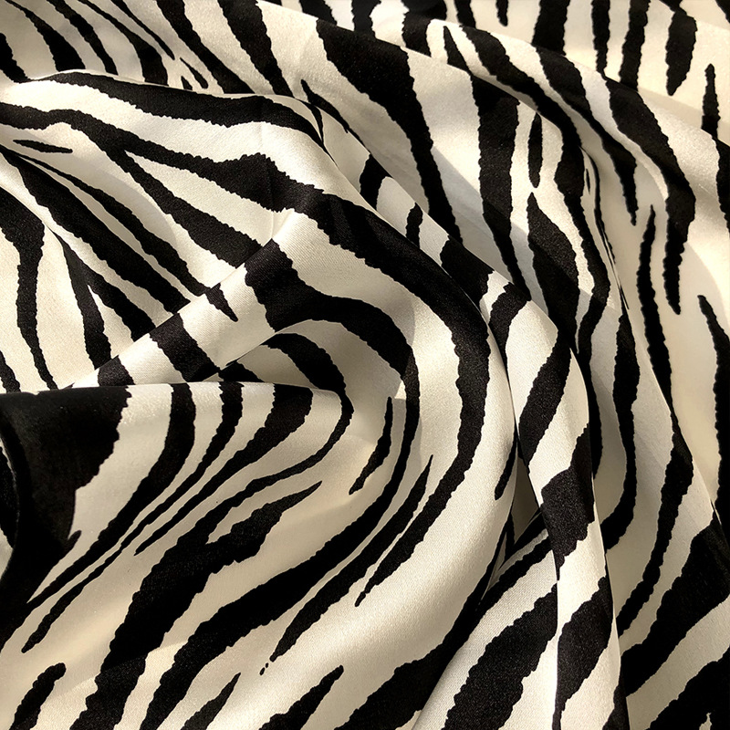 Women's Elegant Zebra Silk Printing Silk Scarf display picture 3